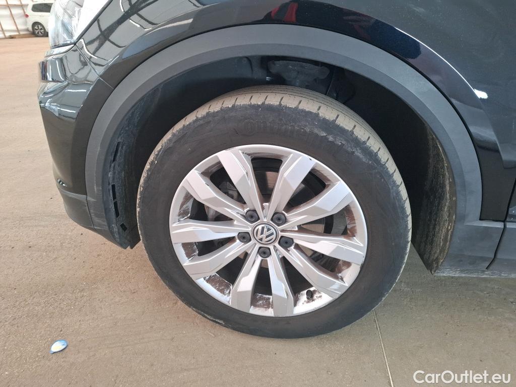  Volkswagen  T-ROC VOLKSWAGEN  / 2017 / 5P / SUV 1.5 TSI 150 EVO CARAT DSG7 #9