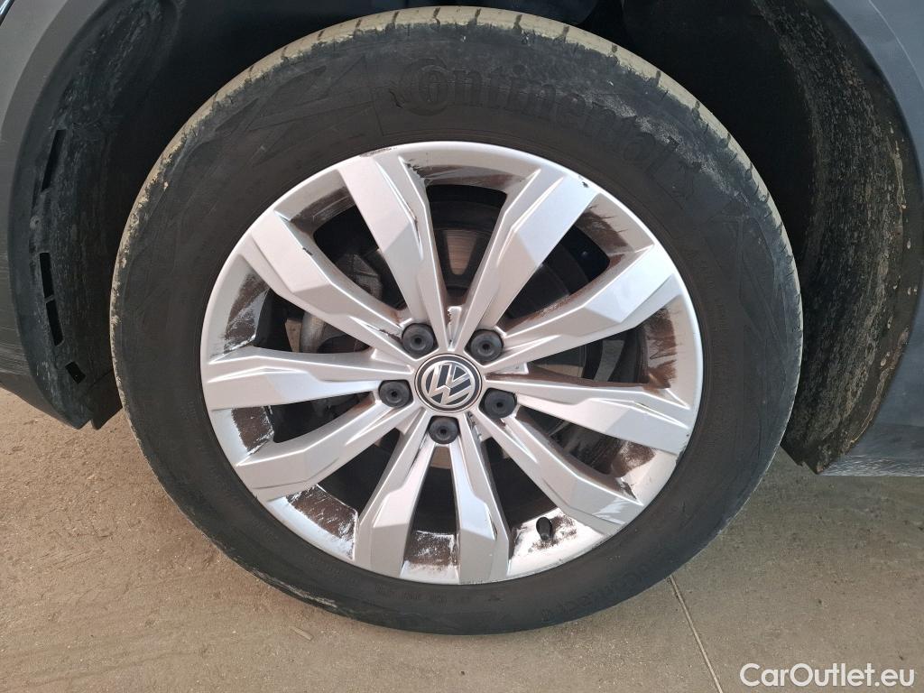  Volkswagen  T-ROC VOLKSWAGEN  / 2017 / 5P / SUV 1.5 TSI 150 EVO CARAT DSG7 #3