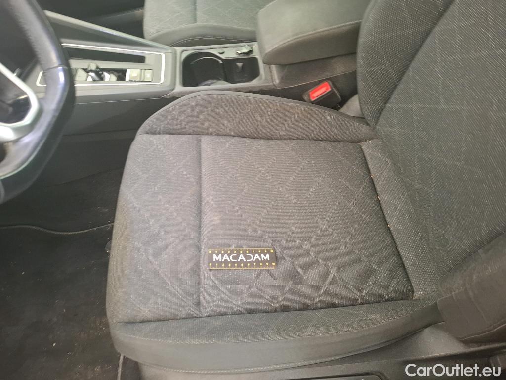  Volkswagen  Golf  VOLKSWAGEN / 2020 / 5P / Berline 2.0 TDI SCR 150 DSG7 Life Busi 1st #17