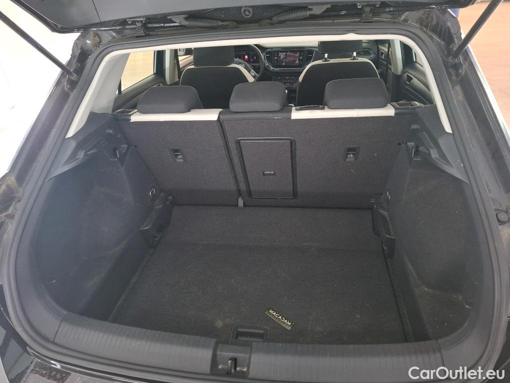  Volkswagen  T-ROC VOLKSWAGEN  / 2017 / 5P / SUV 1.5 TSI 150 EVO CARAT DSG7 #1