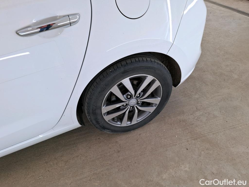  Hyundai  i30  Business 1.6 CRDi 110CV BVA7 E6 #29