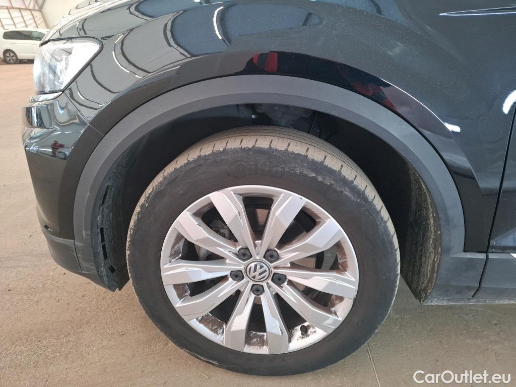  Volkswagen  T-ROC VOLKSWAGEN  / 2017 / 5P / SUV 1.5 TSI 150 EVO CARAT DSG7 #2