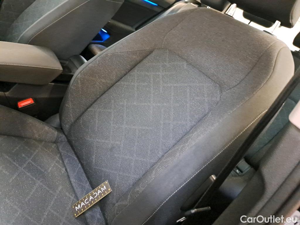  Land Rover  Discovery VOLKSWAGEN Golf / 2020 / 5P / Berline 2.0 TDI SCR 115 BVM6 Life Busi 1st / VO RECONDITIONNE - PHOTOS AVANT RECONDITIONNEMENT #16
