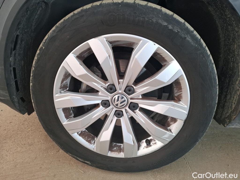  Volkswagen  T-ROC VOLKSWAGEN  / 2017 / 5P / SUV 1.5 TSI 150 EVO CARAT DSG7 #10
