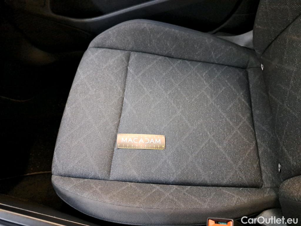  Land Rover  Discovery VOLKSWAGEN Golf / 2020 / 5P / Berline 2.0 TDI SCR 115 BVM6 Life Busi 1st / VO RECONDITIONNE - PHOTOS AVANT RECONDITIONNEMENT #14