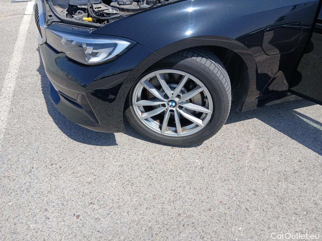  Bmw  Serie 3 BMW  / 2018 / 4P / sedán 330e #1