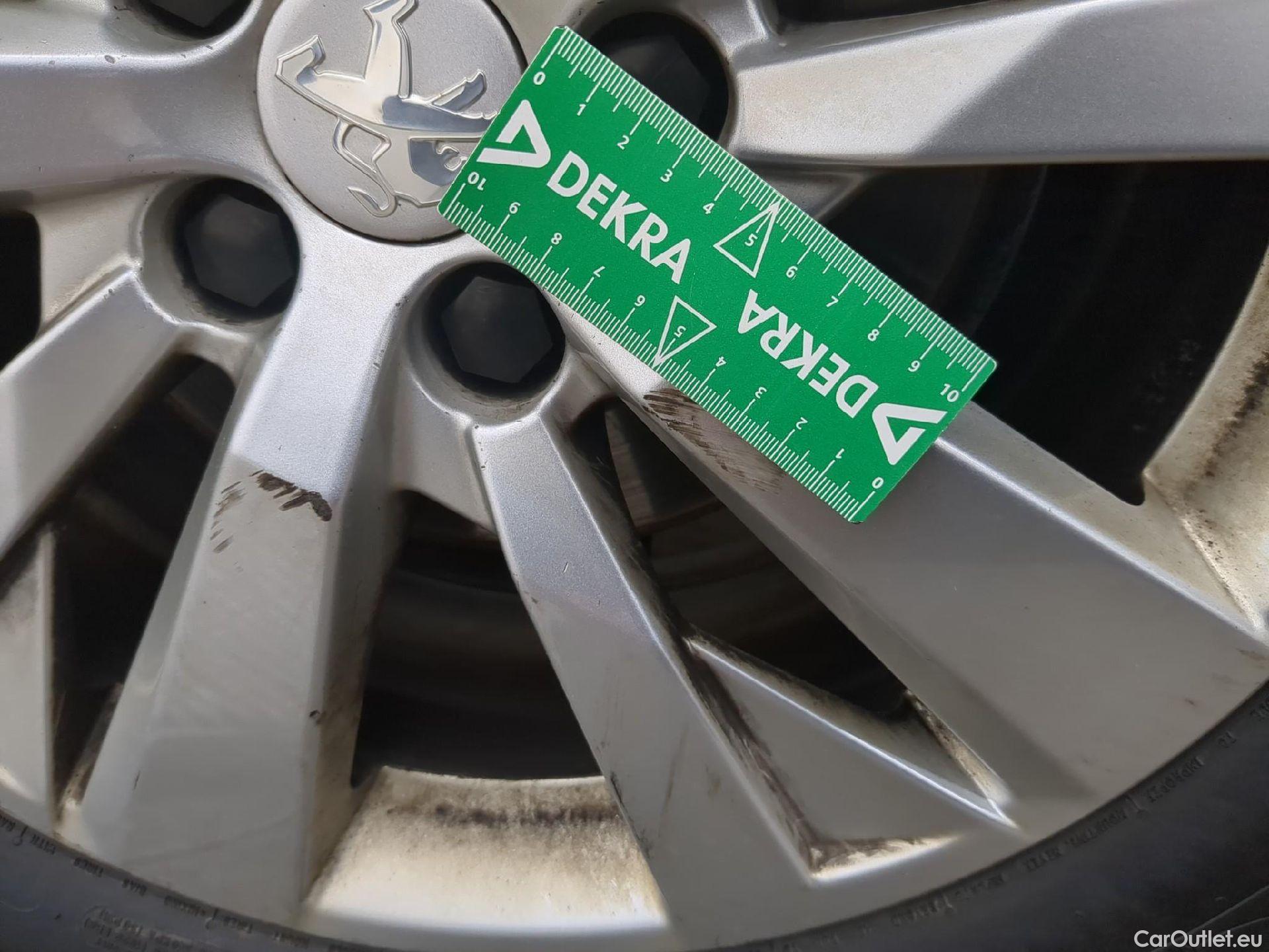  Peugeot  3008  Active Pack 1.5 HDi 130CV BVA8 E6d #8