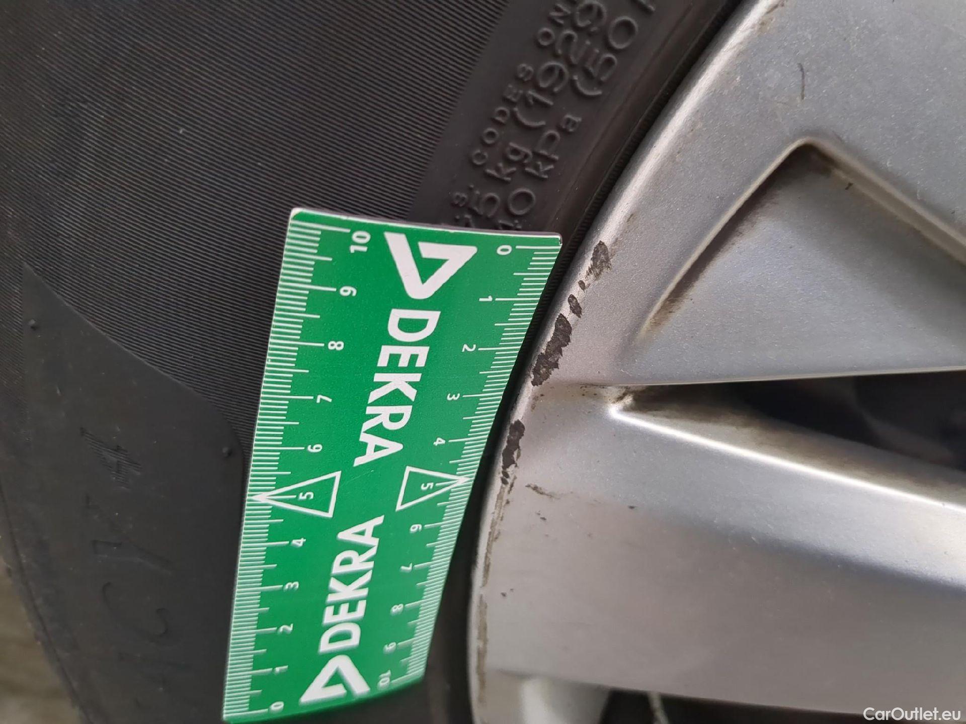  Peugeot  3008  Active Pack 1.5 HDi 130CV BVA8 E6d #3