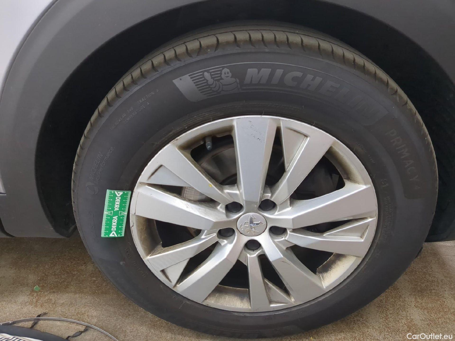  Peugeot  3008  Active Pack 1.5 HDi 130CV BVA8 E6d #9