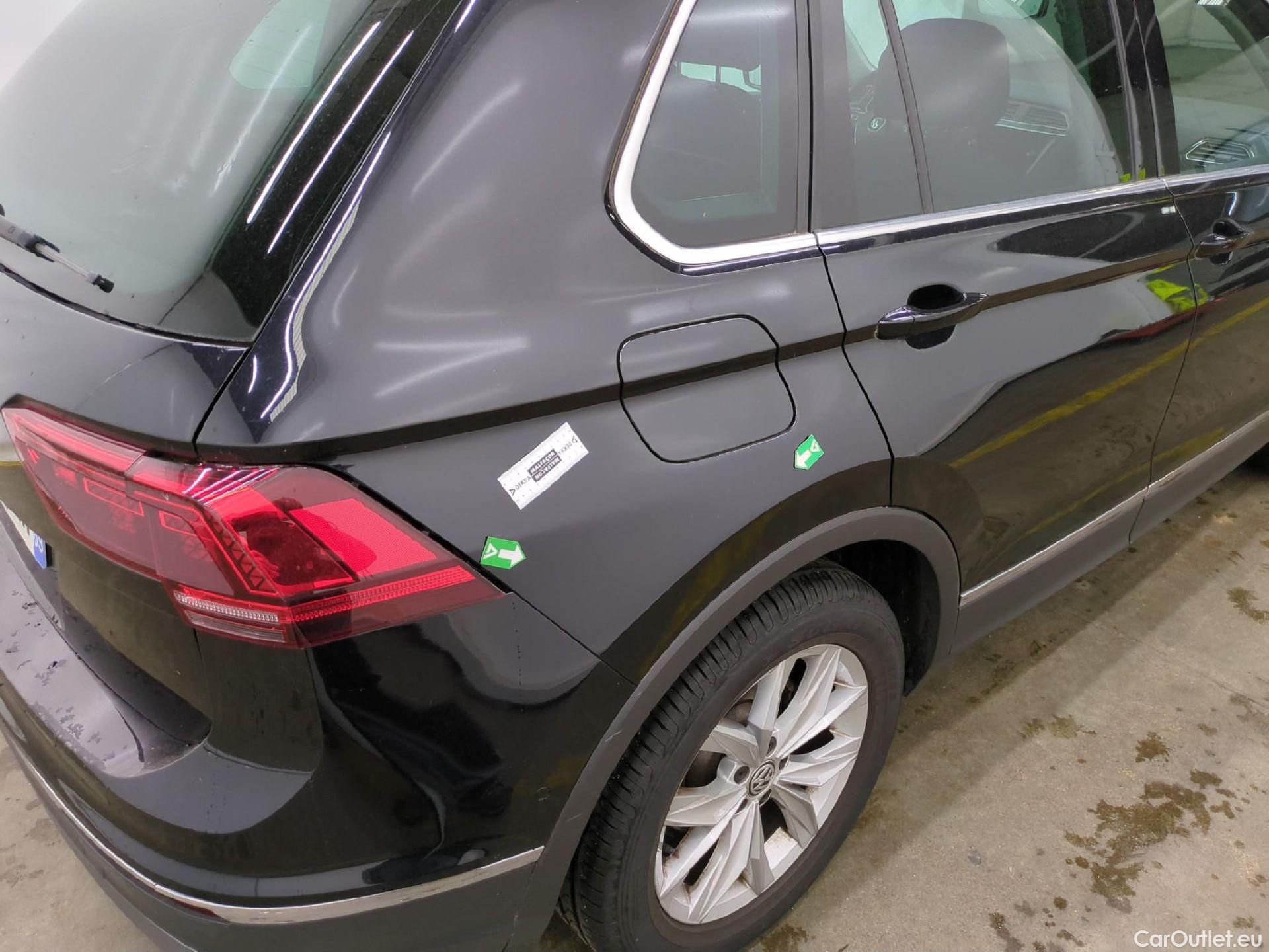  Volkswagen  Tiguan VOLKSWAGEN  / 2016 / 5P / SUV 1.5 TSI 150 EVO DSG7 Carat #9
