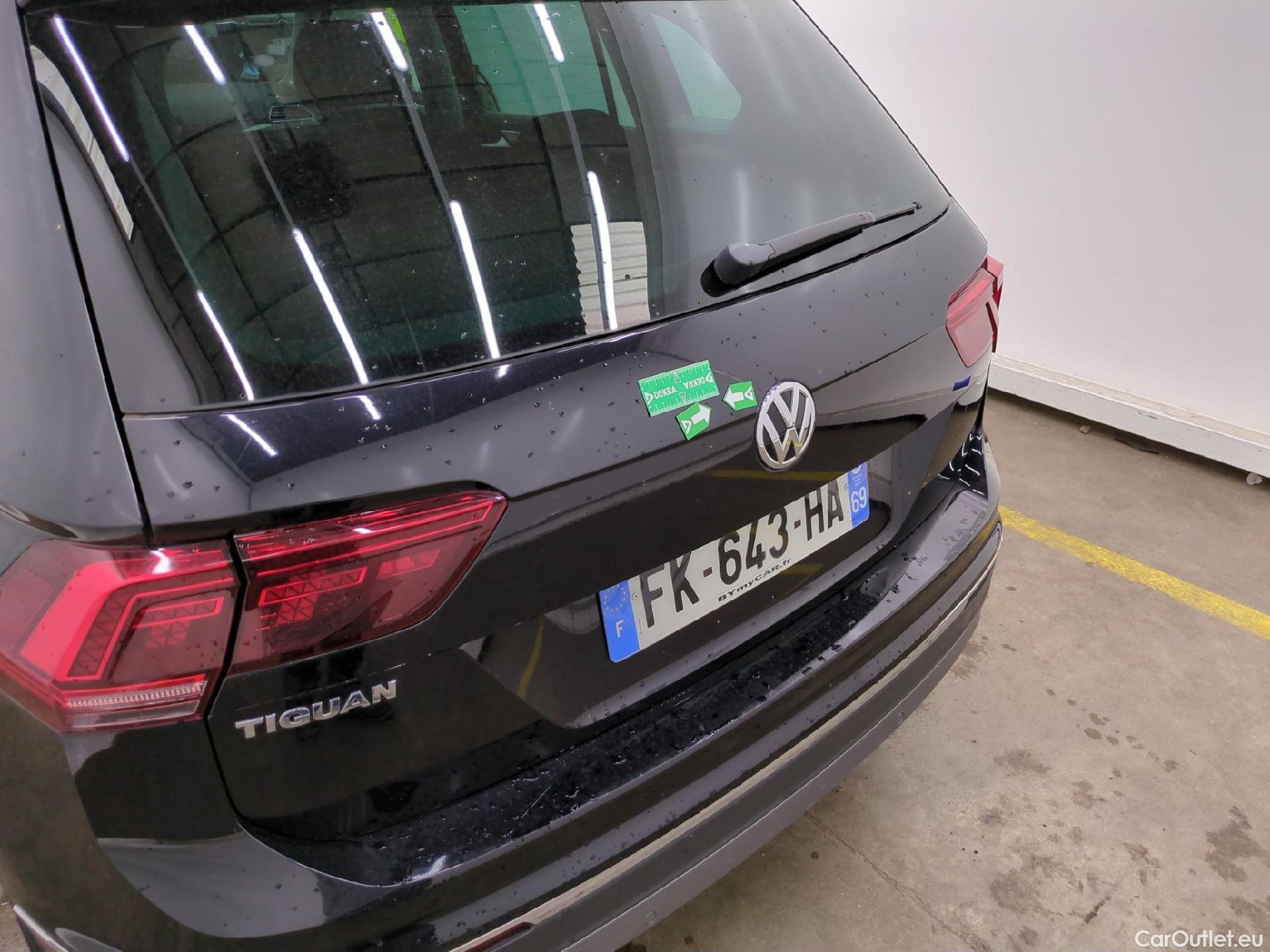  Volkswagen  Tiguan VOLKSWAGEN  / 2016 / 5P / SUV 1.5 TSI 150 EVO DSG7 Carat #2