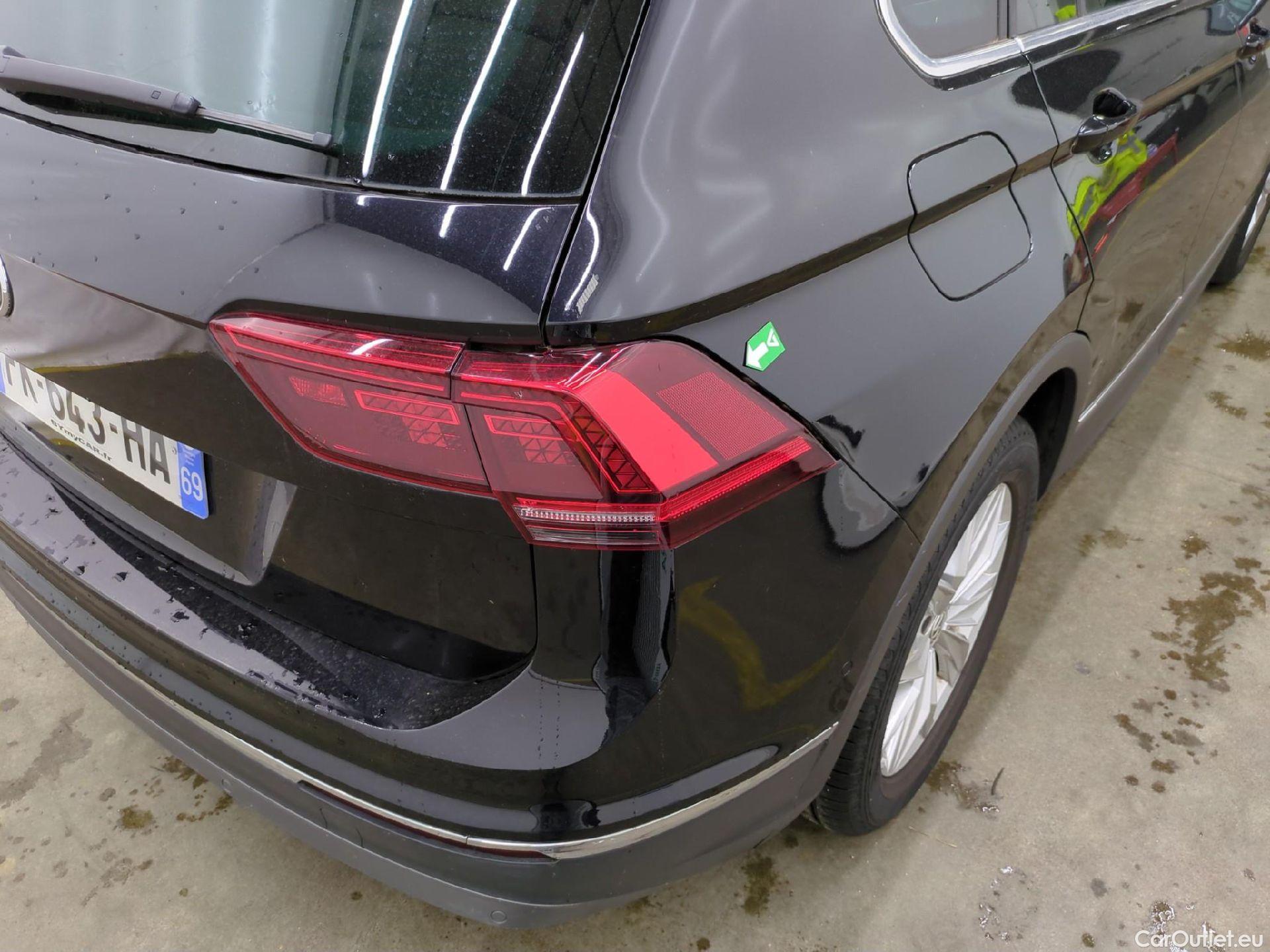  Volkswagen  Tiguan VOLKSWAGEN  / 2016 / 5P / SUV 1.5 TSI 150 EVO DSG7 Carat #3