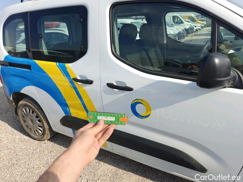  Opel  Combo OPEL  Life / 2018 / 5P / monovolumen compacto 1.5 TD 75kW (100CV) S/S Edition L #40