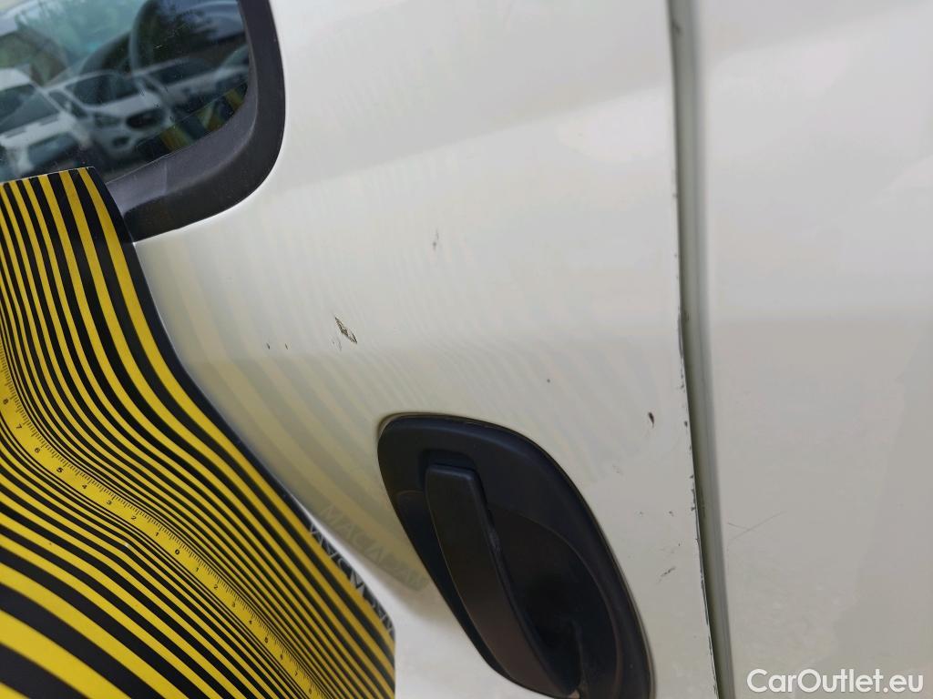  Fiat  Doblo FIAT Doblò Cargo/2015/4P/furgón derivado de turismo Cargo SX 1.6 Mjet 66kW (90CV) #28