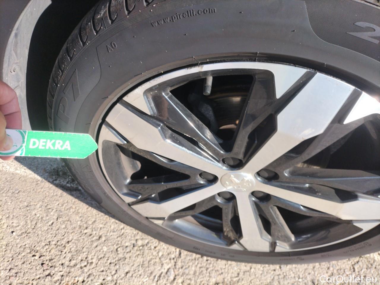  Peugeot  5008  GT 2.0 HDi 175CV AT8 7 Plazas E6d #12