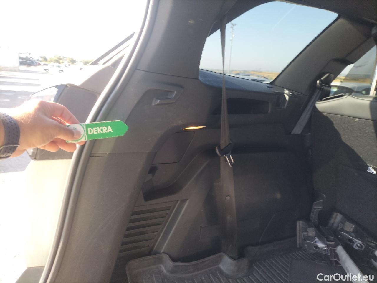 Peugeot  5008  GT 2.0 HDi 175CV AT8 7 Plazas E6d #40