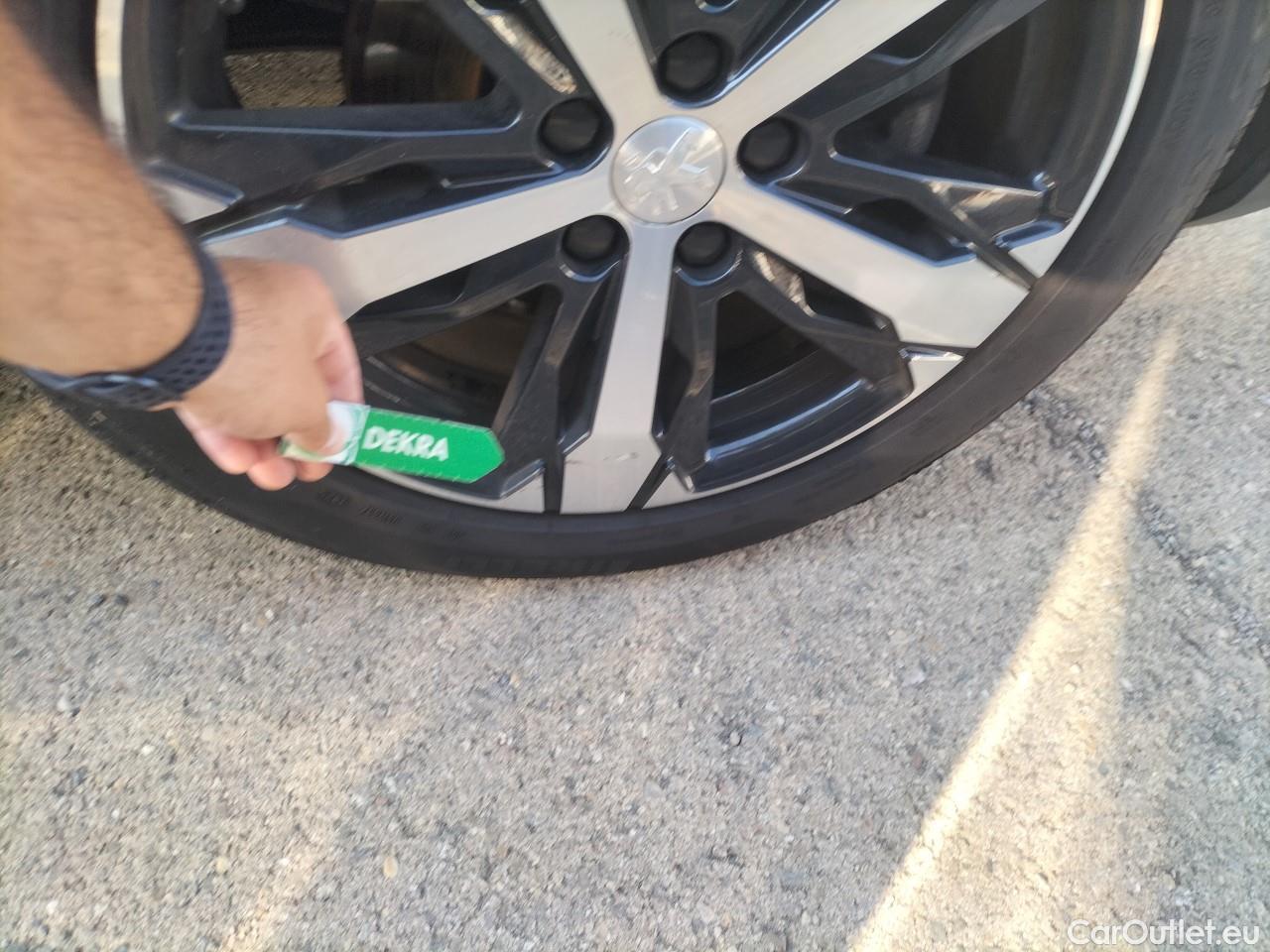  Peugeot  5008  GT 2.0 HDi 175CV AT8 7 Plazas E6d #64