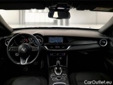  Alfa Romeo   STELVIO ALFA ROMEO / 2017 / 5P / SUV 2.2 TD 190 CV SUPER BUSINESS AT8 Q4 #3