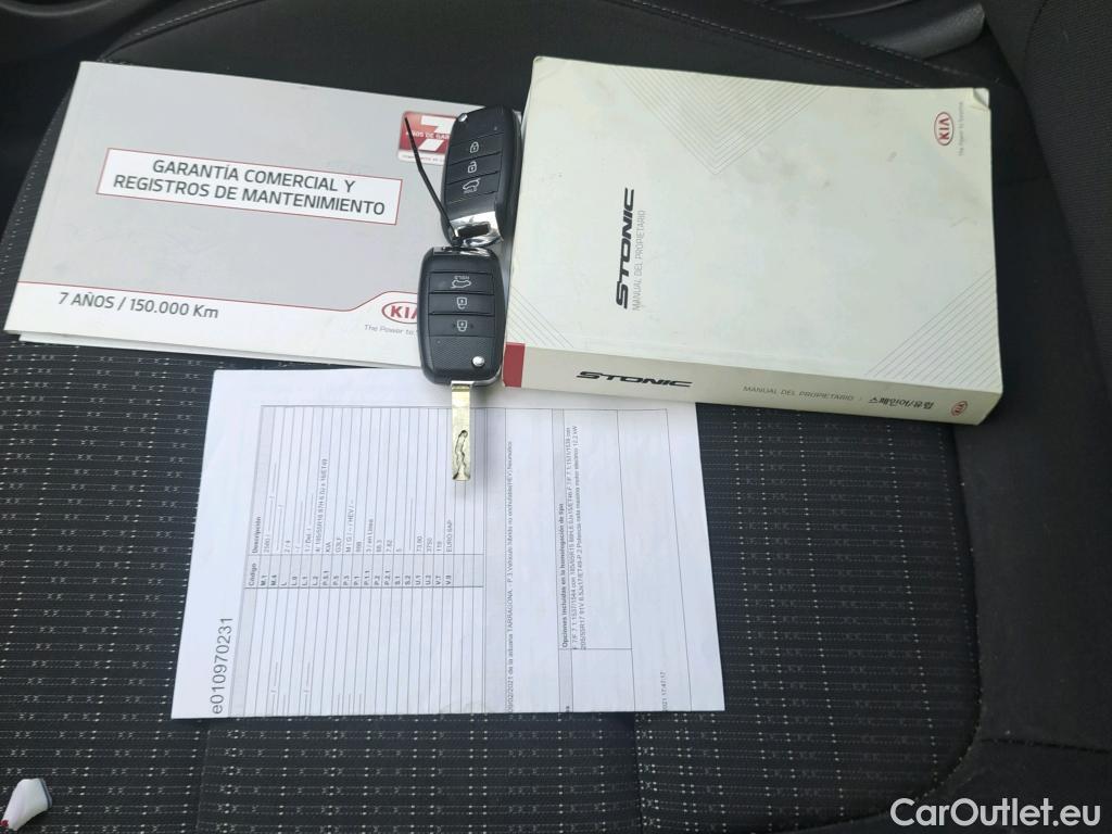  KIA  STONIC KIA  / 2017 / 5P / todoterreno 1.0 T-GDi 88kW (120CV) MHEV iMT Drive #14