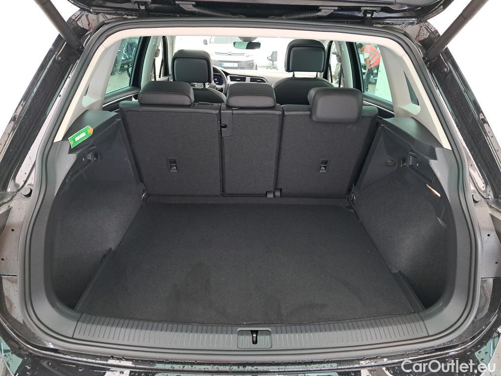  Volkswagen  Tiguan VOLKSWAGEN  / 2016 / 5P / SUV 1.5 TSI 150 EVO DSG7 Carat Exclusive #1