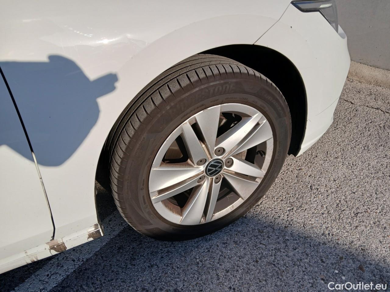  Volkswagen  Golf  VIII Berlina Life eTSI 1.0 TSI 110CV AT7 E6d #31