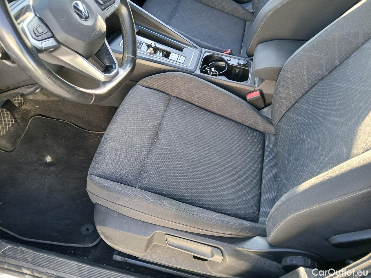  Volkswagen  Golf  VIII Berlina Life eTSI 1.0 TSI 110CV AT7 E6d #11