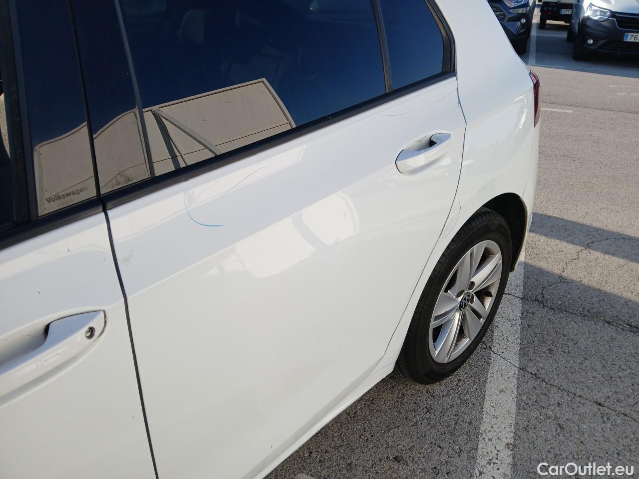  Volkswagen  Golf  VIII Berlina Life eTSI 1.0 TSI 110CV AT7 E6d #10