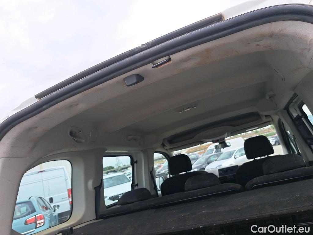  Citroen  Berlingo CITROEN  / 2018 / 4P / combi Talla M BlueHDi 100 S&S LIVE (IND) #20