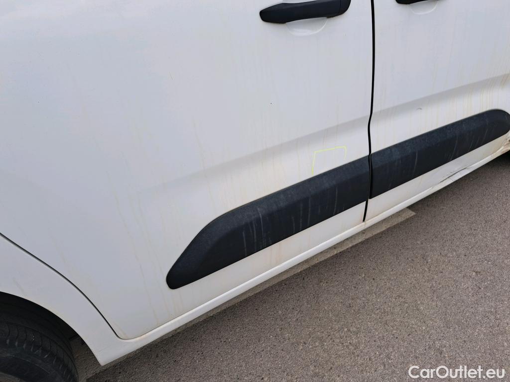  Citroen  Berlingo CITROEN  / 2018 / 4P / combi Talla M BlueHDi 100 S&S LIVE (IND) #11
