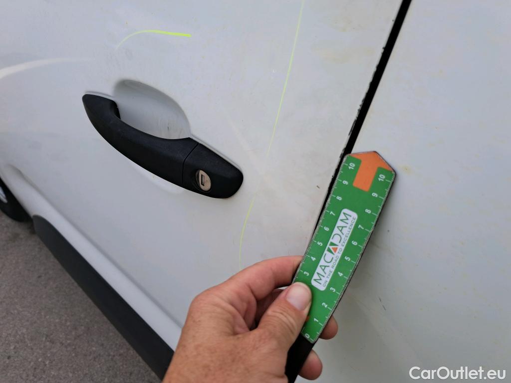  Citroen  Berlingo CITROEN  / 2018 / 4P / combi Talla M BlueHDi 100 S&S LIVE (IND) #18