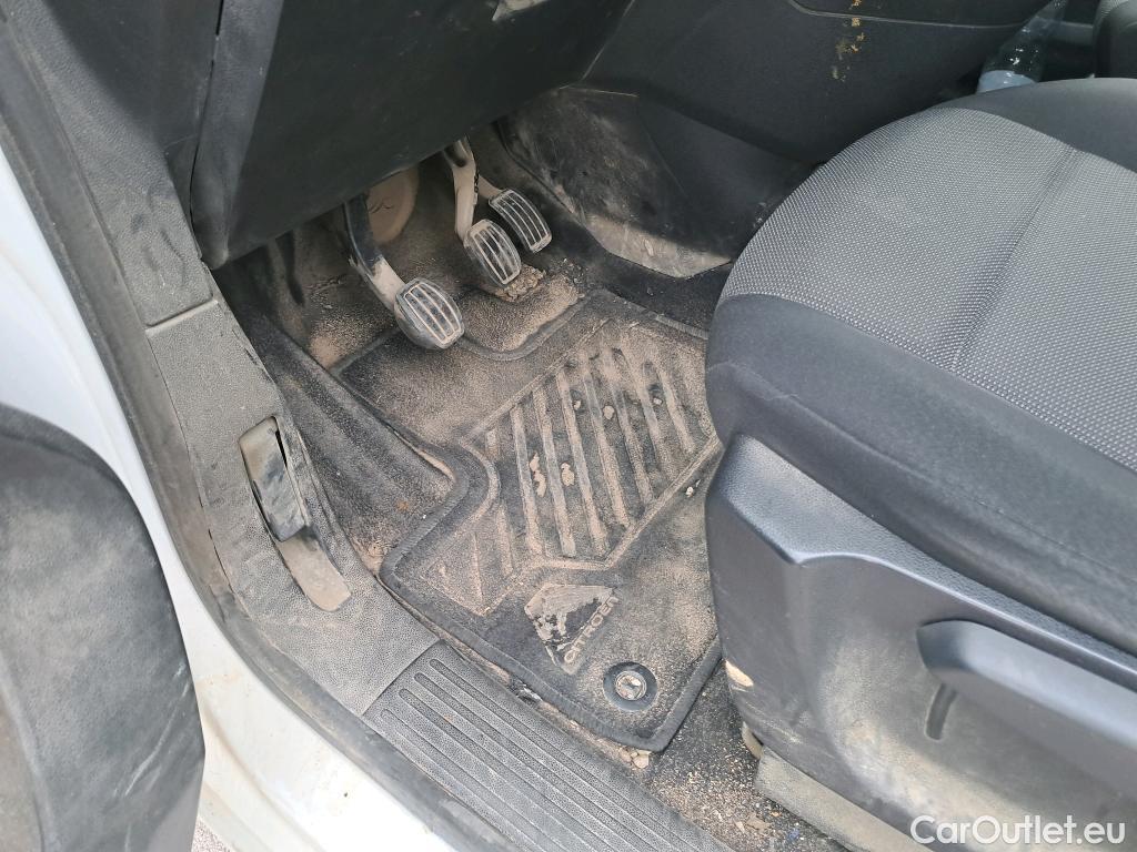  Citroen  Berlingo CITROEN  / 2018 / 4P / combi Talla M BlueHDi 100 S&S LIVE (IND) #21
