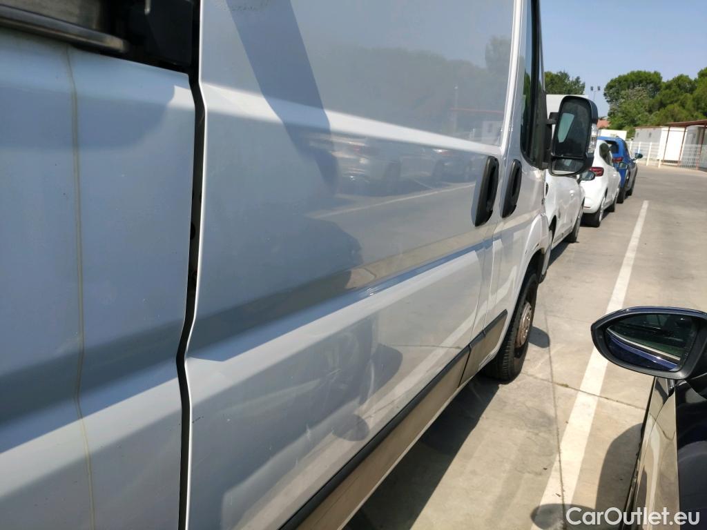  Fiat  Ducato FIAT  / 2014 / 4P / furgón Furgón 35 Medio 100kW (140CV) Nat. Power #27