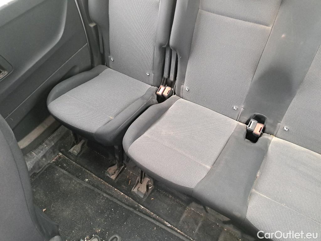  Citroen  Berlingo CITROEN  / 2018 / 4P / combi Talla M BlueHDi 100 S&S LIVE (IND) #22