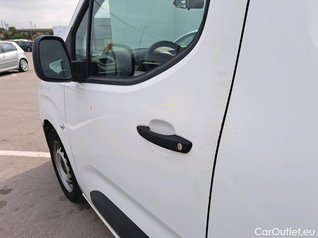  Citroen  Berlingo CITROEN  / 2018 / 4P / combi Talla M BlueHDi 100 S&S LIVE (IND) #17