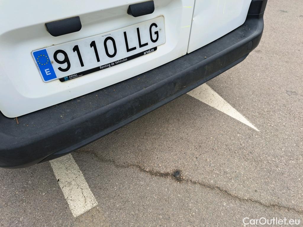  Citroen  Berlingo CITROEN  / 2018 / 4P / combi Talla M BlueHDi 100 S&S LIVE (IND) #32