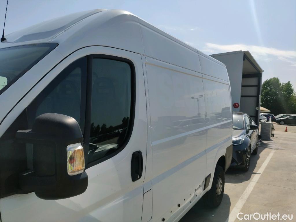  Fiat  Ducato FIAT  / 2014 / 4P / furgón Furgón 35 Medio 100kW (140CV) Nat. Power #31