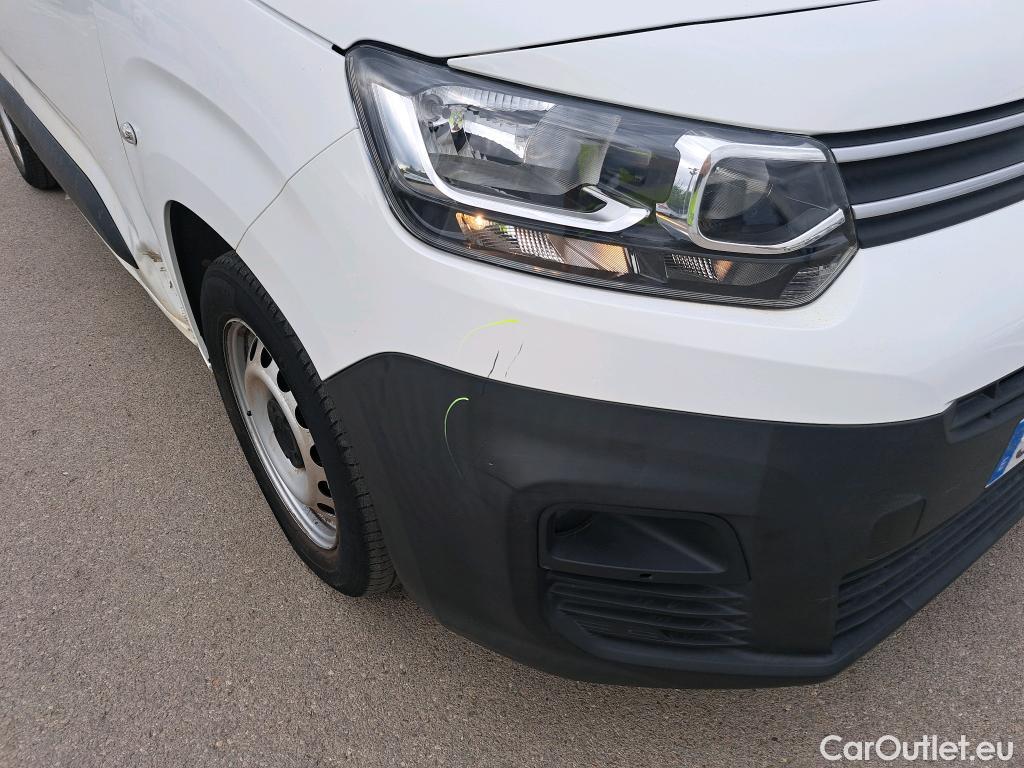  Citroen  Berlingo CITROEN  / 2018 / 4P / combi Talla M BlueHDi 100 S&S LIVE (IND) #42