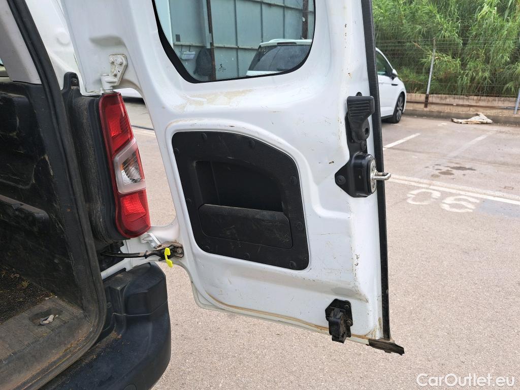  Citroen  Berlingo CITROEN  / 2018 / 4P / combi Talla M BlueHDi 100 S&S LIVE (IND) #47