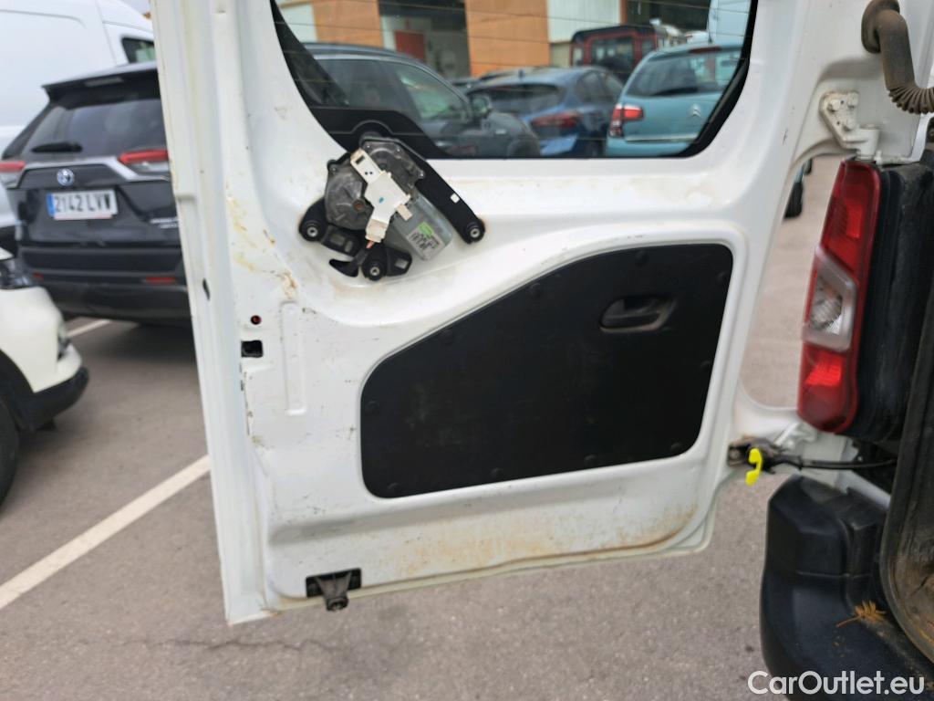  Citroen  Berlingo CITROEN  / 2018 / 4P / combi Talla M BlueHDi 100 S&S LIVE (IND) #46