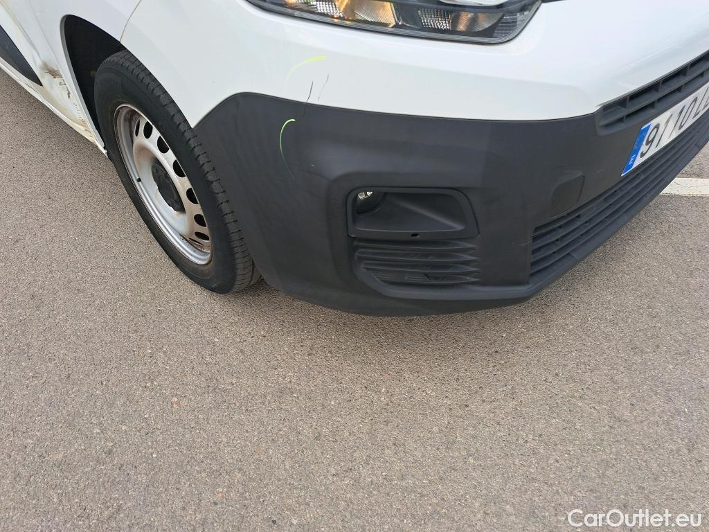  Citroen  Berlingo CITROEN  / 2018 / 4P / combi Talla M BlueHDi 100 S&S LIVE (IND) #30