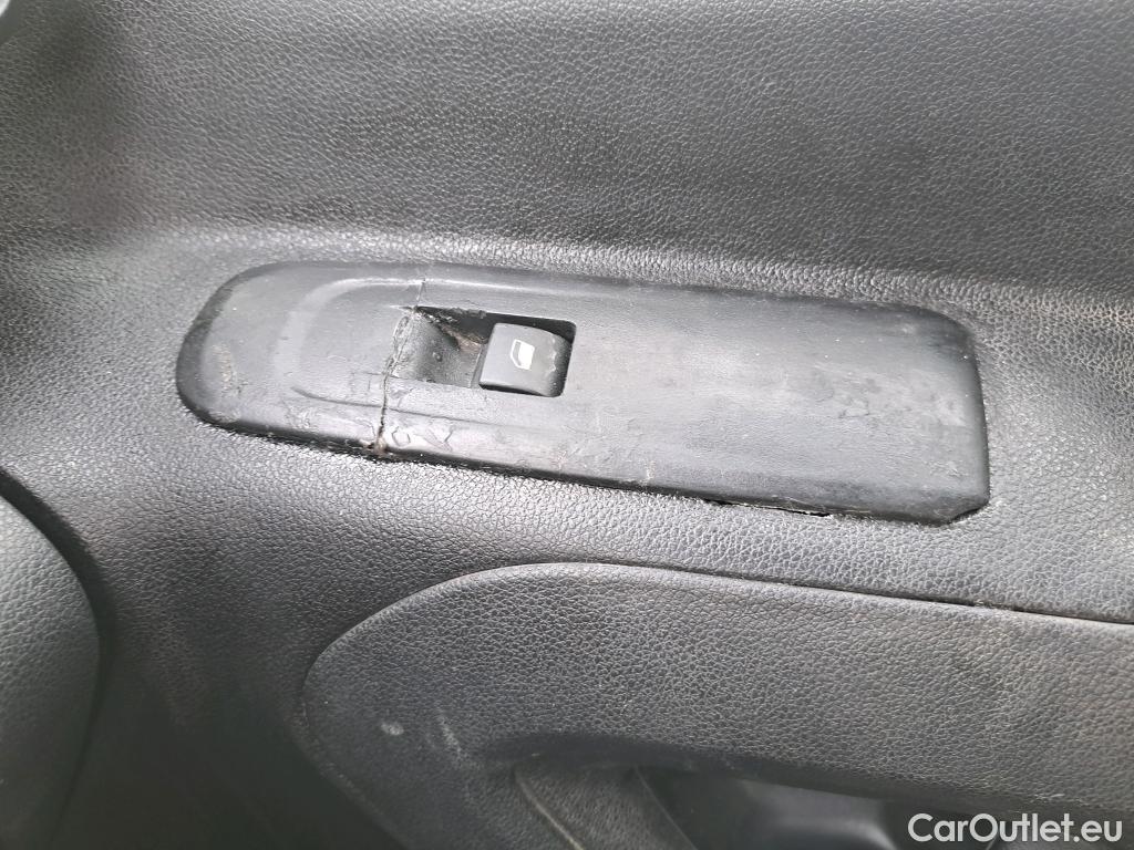  Citroen  Berlingo CITROEN  / 2018 / 4P / combi Talla M BlueHDi 100 S&S LIVE (IND) #29