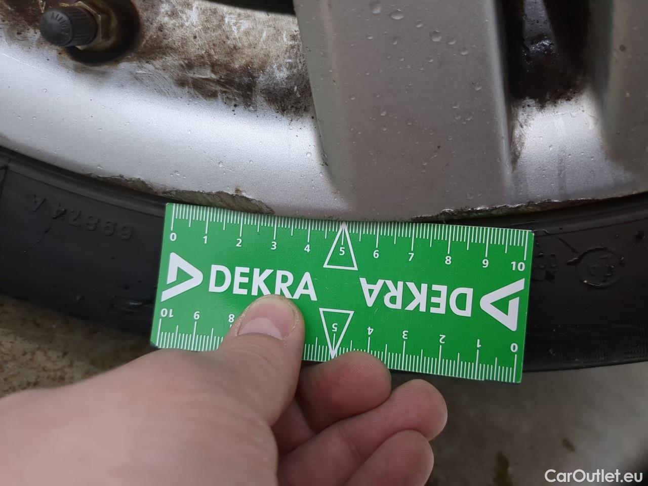  Toyota  Corolla TOYOTA  Touring Sports / 2018 / 5P / Break Hybride 122h Dynamic Business Supp Lomb / VO RECONDITIONNE - PHOTOS AVANT RECONDITIONNEMENT #3
