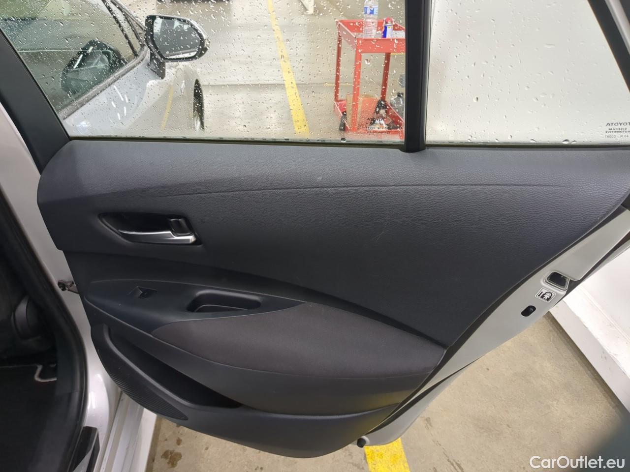  Toyota  Corolla TOYOTA  Touring Sports / 2018 / 5P / Break Hybride 122h Dynamic Business Supp Lomb / VO RECONDITIONNE - PHOTOS AVANT RECONDITIONNEMENT #9