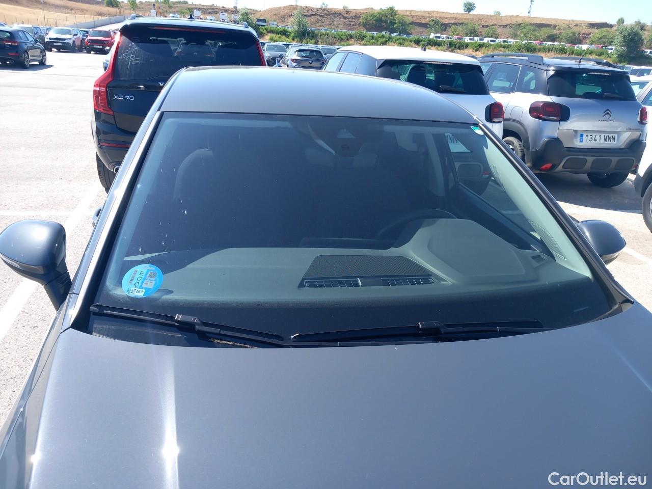  Volkswagen  Golf  VIII Berlina Life eTSI 1.0 TSI 110CV AT7 E6d #1