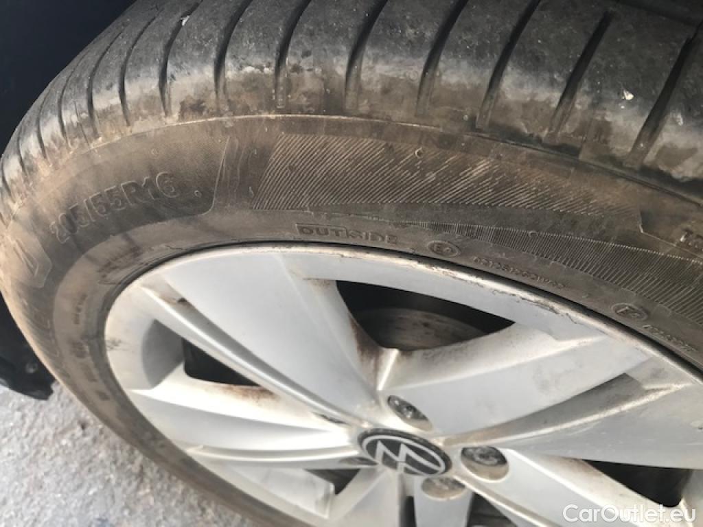  Volkswagen  Golf  VIII Berlina Life 1.0 TSI 110CV MT6 E6d  #10