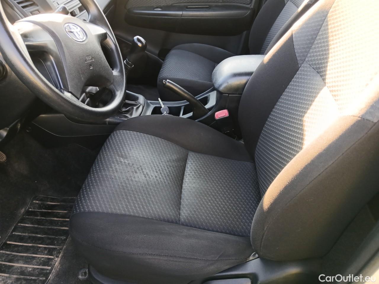  Toyota  Hilux TOYOTA  VU 4p 6G pickup 2.5 D-4D Doble Cabina GX 4x4 #3