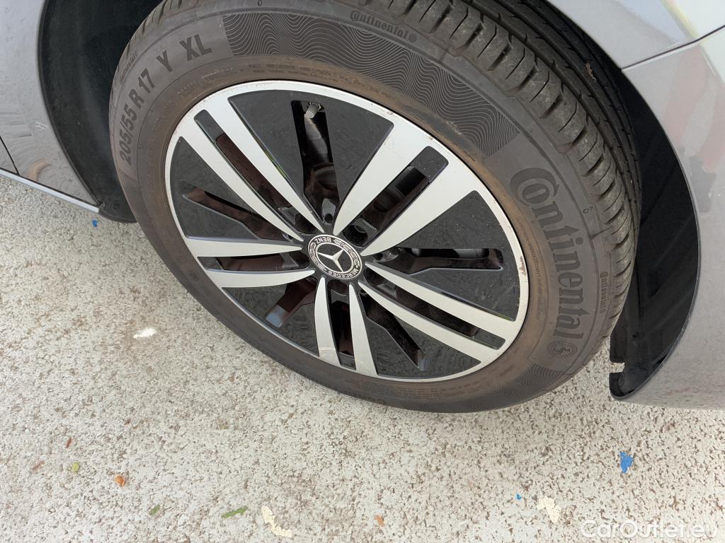  Mercedes  A-Klasse MERCEDES-BENZ Clase A / 2018 / 5P / berlina con portón A 250 e #1