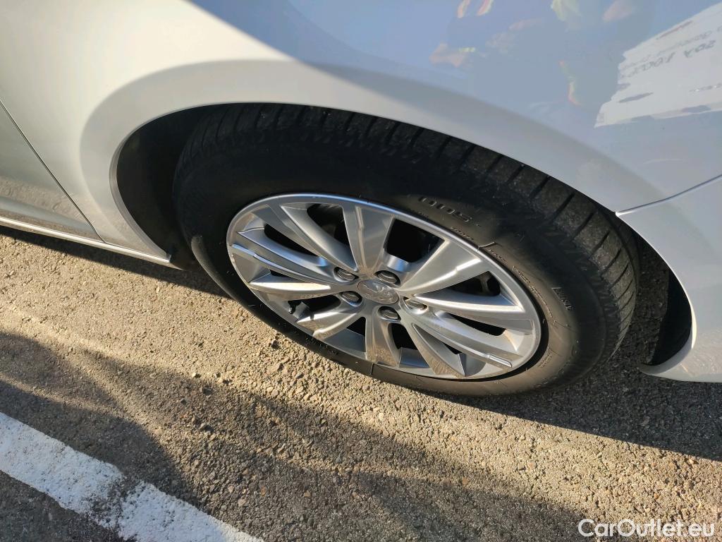  Peugeot  308  Style 1.5 HDi 100CV MT6 E6dT #11