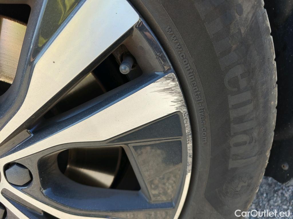  Volvo  XC60 VOLVO  / 2017 / 5P / todoterreno 2.0 B4 D Momentum Pro Auto #16