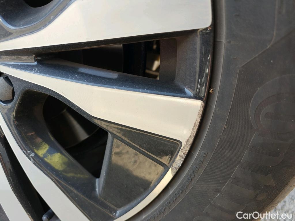  Volvo  XC60 VOLVO  / 2017 / 5P / todoterreno 2.0 B4 D Momentum Pro Auto #18